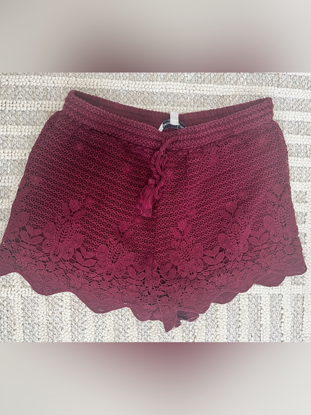 Abercrombie‎ & Fitch A&F red maroon burgundy crochet knit shorts lined, size M